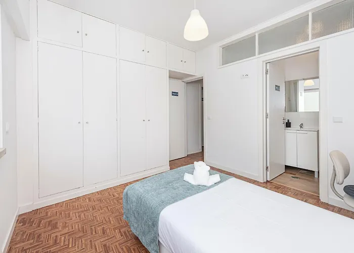 Houze Spacious Near Marques De Pombal Apartment *